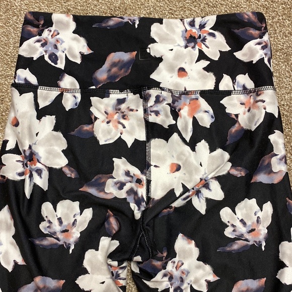 Zobha Floral Active Leggings - Picture 7 of 8